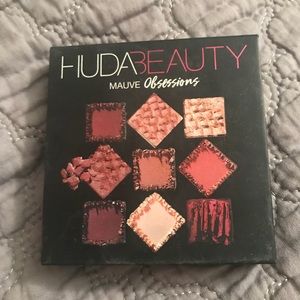Huda Mauve Obsessions palette